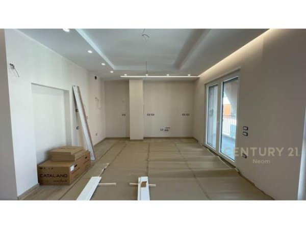 Tirane, jepet me qera apartament 3+1 Kati 2, 165 m² 1.200 Euro (LIQENI I THATE)