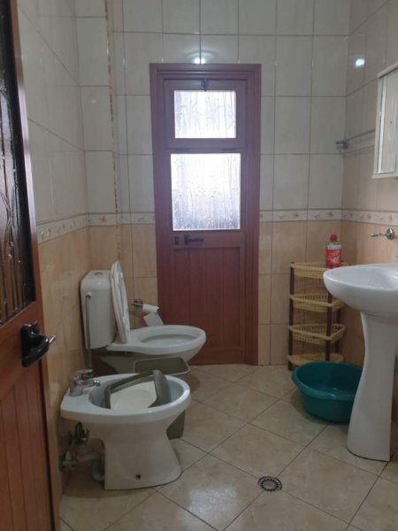 Tirane, jepet me qera apartament 1+1+A+BLK Kati 4, 63 m² 30.000 Leke (bulevardi Bajram Curri)