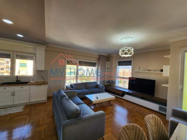 Tirane, jepet me qera apartament 2+1+BLK Kati 8, 126 m² 1.000 Euro (qender)