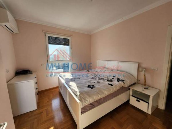 Tirane, jepet me qera apartament 2+1+BLK Kati 8, 126 m² 1.000 Euro (qender)