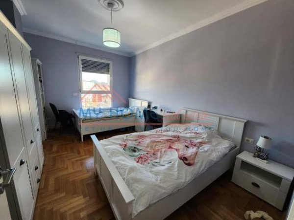 Tirane, jepet me qera apartament 2+1+BLK Kati 8, 126 m² 1.000 Euro (qender)