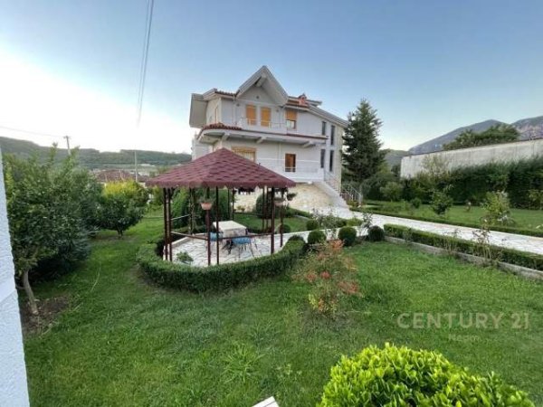 Tirane, jepet me qera Vile 3 Katshe Kati 1, 500 m² 1.200 Euro (Tufine)