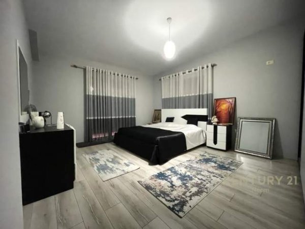 Tirane, jepet me qera Vile 3 Katshe Kati 1, 500 m² 1.200 Euro (Tufine)