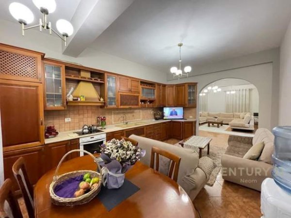 Tirane, jepet me qera Vile 3 Katshe Kati 1, 500 m² 1.200 Euro (Tufine)