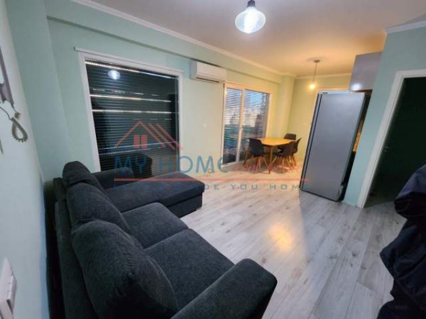 Tirane, jepet me qera apartament Kati 7, 50 m² 500 Euro (qender)