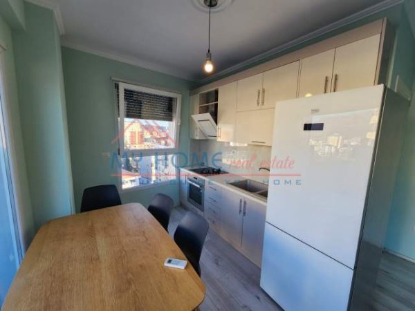 Tirane, jepet me qera apartament Kati 7, 50 m² 500 Euro (qender)
