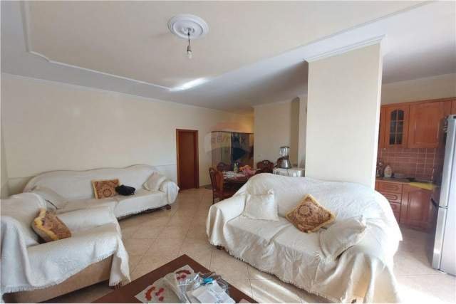 Tirane, jepet me qera apartament 2+1 Kati 5, 115 m² 400 Euro (Ish Profarma)