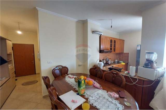 Tirane, jepet me qera apartament 2+1 Kati 5, 115 m² 400 Euro (Ish Profarma)