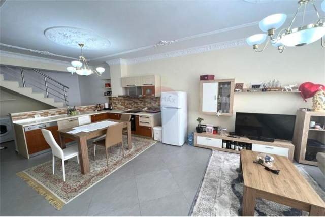 Tirane, jepet me qera apartament 3+1 Kati 2, 142 m² 900 Euro (Kodra e Diellit)