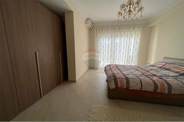 Tirane, jepet me qera apartament 3+1 Kati 2, 142 m² 900 Euro (Kodra e Diellit)