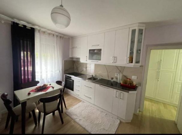 Tirane, jepet me qera apartament 1+1+BLK Kati 1, 65 m² 450  (Sheshi Wilson)