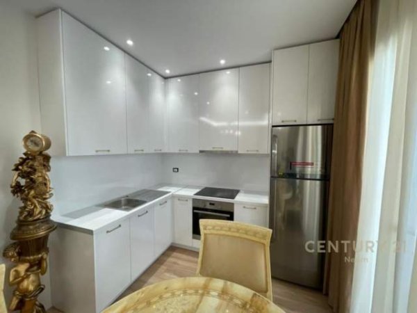 Tirane, jepet me qera apartament 1+1+BLK 700 Euro (liqeni i thate)