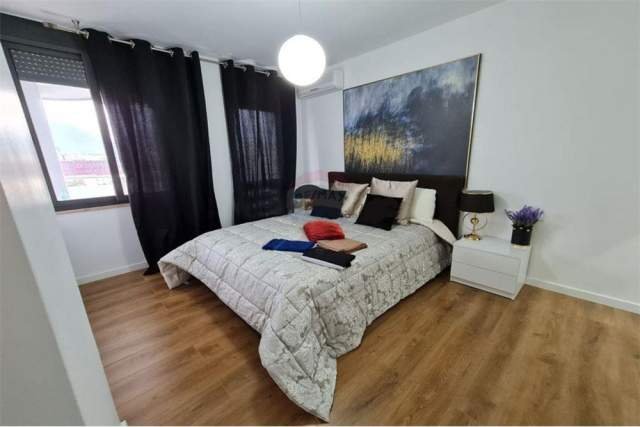 Tirane, jepet me qera apartament Kati 11, 100 m² 1.000 Euro (bllok)