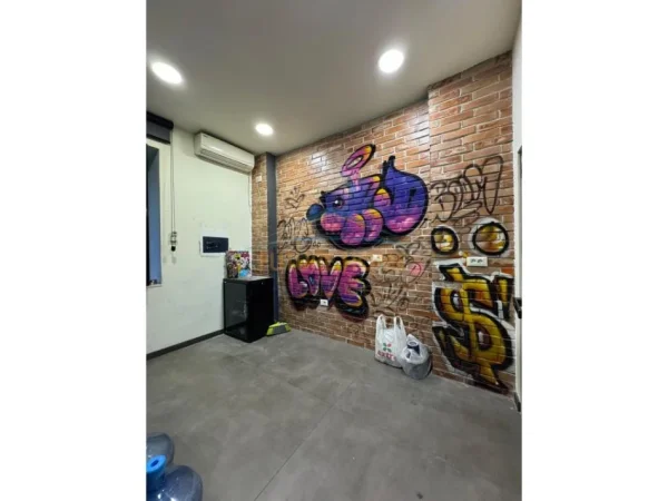 Tirane, jepet me qera ambjent biznesi Kati 1, 90 m² 2.200 € (Bllok)