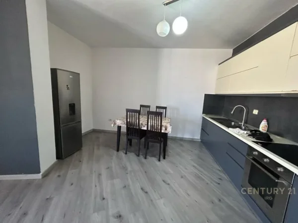 Tirane, jepet me qera apartament 2+1 Kati 8, 80 m² 450 € (Kompleksi Fratari)