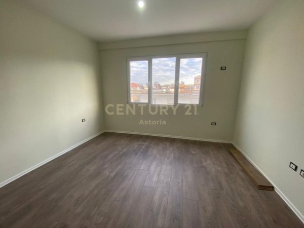 Tirane, jepet me qera apartament 2+1 Kati 3, 100 m² 450 € (Sauk)