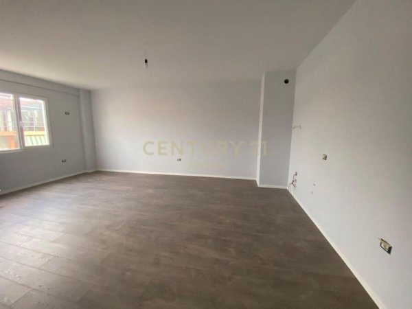 Tirane, jepet me qera apartament 2+1 Kati 3, 100 m² 450 € (Sauk)