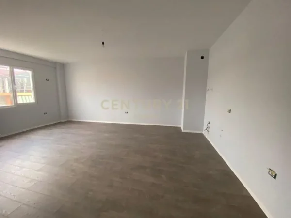 Tirane, jepet me qera apartament 2+1 Kati 3, 100 m² 450 € (Sauk)