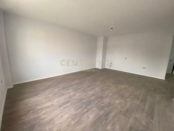 Tirane, jepet me qera apartament 2+1 Kati 3, 100 m² 450 € (Sauk)