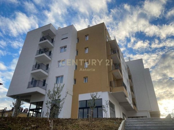 Tirane, jepet me qera apartament 2+1 Kati 3, 100 m² 450 € (Sauk)