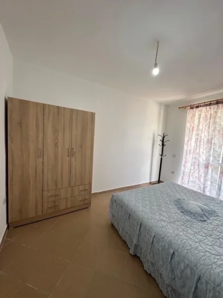 Tirane, jepet me qera apartament 2+1+Ballkon Kati 5, 100 m² 350 € (Fresku)