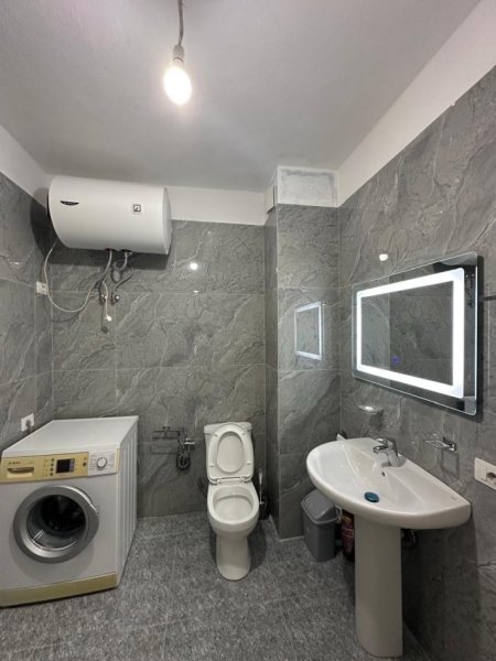 Tirane, jepet me qera apartament 2+1+Ballkon Kati 5, 100 m² 350 € (Fresku)