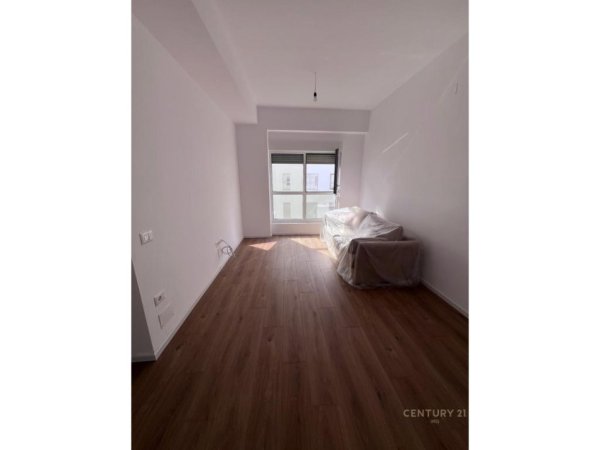 Tirane, jepet me qera apartament 1+1 Kati 5, 70 m² 400 € (Rruga Vaso Pasha)