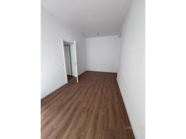 Tirane, jepet me qera apartament 1+1 Kati 5, 70 m² 400 € (Rruga Vaso Pasha)