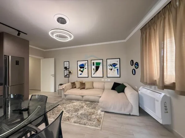 Tirane, jepet me qera apartament 1+1 Kati 6, 83 m² 1.000 € (qender, Tirane)