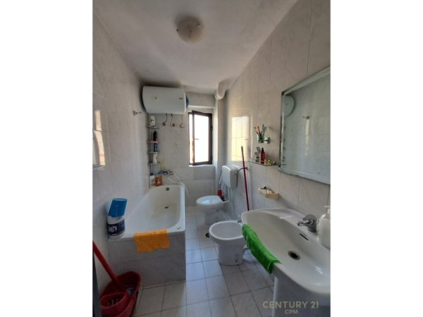 Tirane, jepet me qera apartament 1+1 Kati 4, 78 m² 450 € (Stadiumi Dinamo)