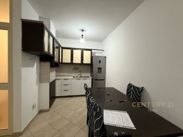 Tirane, jepet me qera apartament 2+1 Kati 2, 111 m² 350 € (Fresk)
