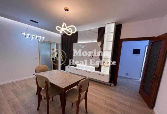 Tirane, jepet me qera apartament 2+1 Kati 4, 75 m² 500 € (Zogu i Zi)