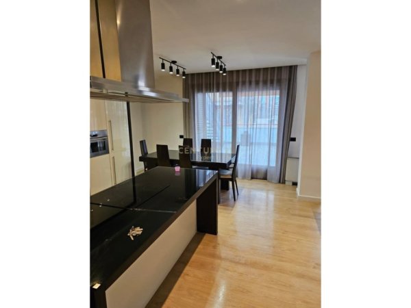 Tirane, shitet apartament duplex Kati 5, 565 m² 1.250.000 € (air Albania)