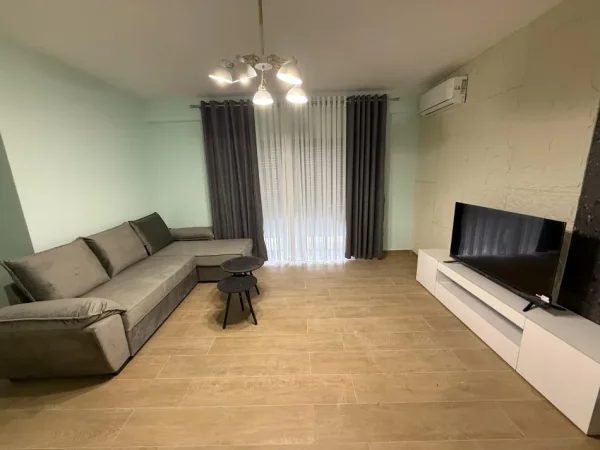Tirane, jepet me qera apartament 1+1+Ballkon Kati 2, 68 m² 500 € (Kodra e Diellit)