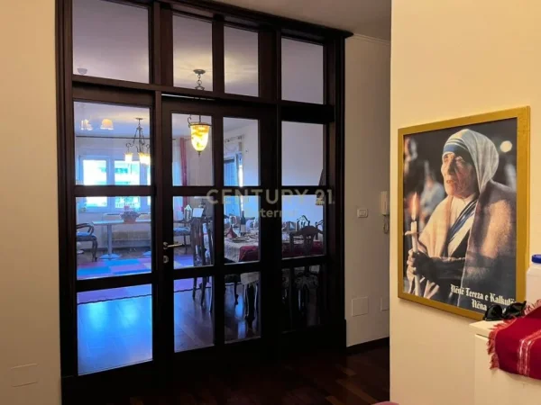 Tirane, jepet me qera apartament Kati 4, 131 m² 800 € (Rruga e Elbasanit)