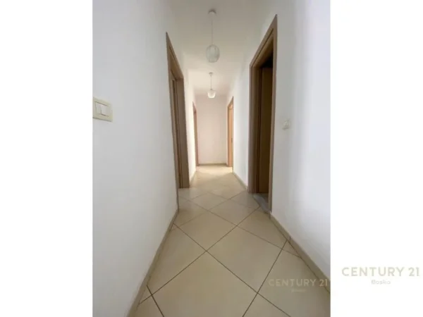 Tirane, shes apartament 3+1+Ballkon Kati 2, 134 m² 255.000 € (Bulevardi i Ri)