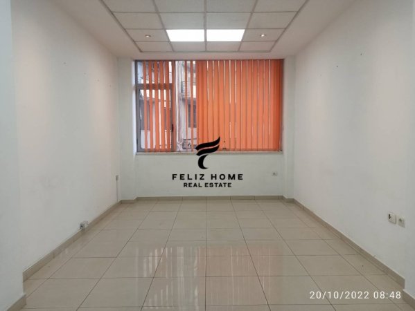 Tirane, jepet me qera zyre Kati 2, 28 m² 250 € (RRUGA E DIBRES)