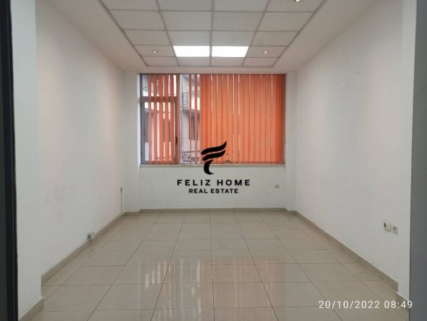 Tirane, jepet me qera zyre Kati 2, 28 m² 250 € (RRUGA E DIBRES)