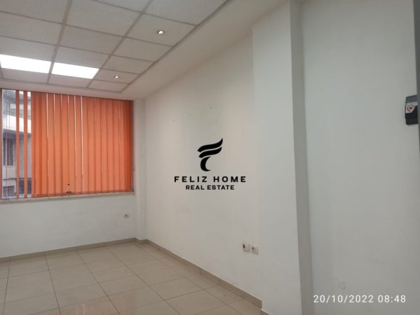 Tirane, jepet me qera zyre Kati 2, 28 m² 250 € (RRUGA E DIBRES)