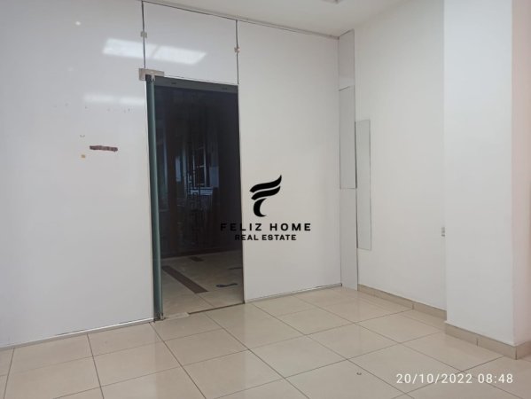 Tirane, jepet me qera zyre Kati 2, 28 m² 250 € (RRUGA E DIBRES)