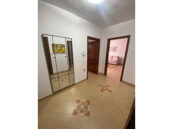 Tirane, jepet me qera apartament 2+1 Kati 6, 84 m² 650 € (Sheshi Wilson)