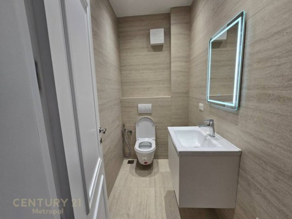 Tirane, jepet me qera apartament 2+1 Kati 5, 120 m² 1.150 € (Shallvaret)