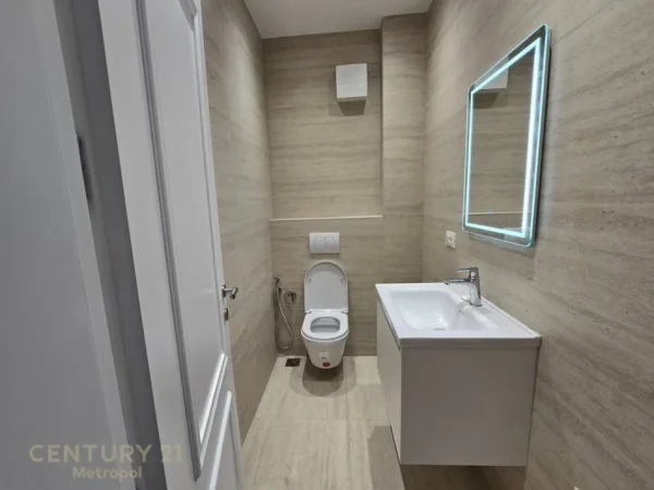 Tirane, jepet me qera apartament 2+1 Kati 5, 120 m² 1.150 € (Shallvaret)