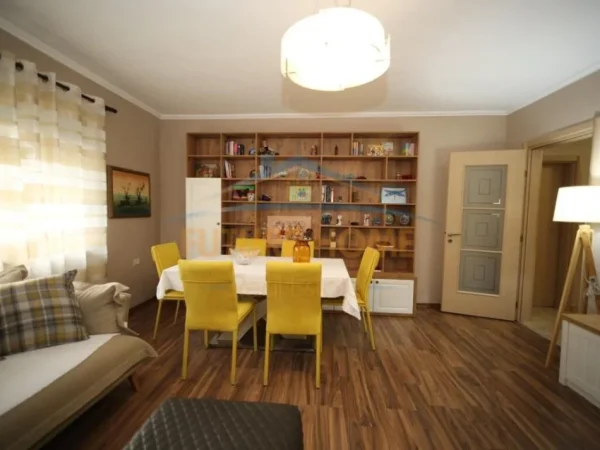 Tirane, jepet me qera apartament 2+1 Kati 2, 80 m² 700 € (Pazari i Ri,Tirane)