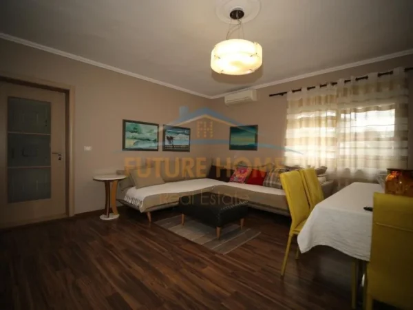 Tirane, jepet me qera apartament 2+1 Kati 2, 80 m² 700 € (Pazari i Ri,Tirane)