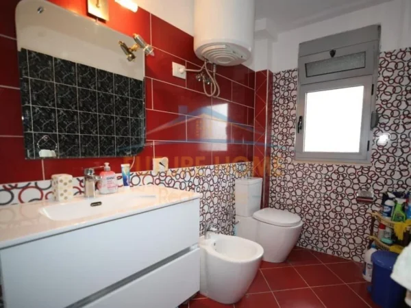 Tirane, jepet me qera apartament 2+1 Kati 2, 80 m² 700 € (Pazari i Ri,Tirane)