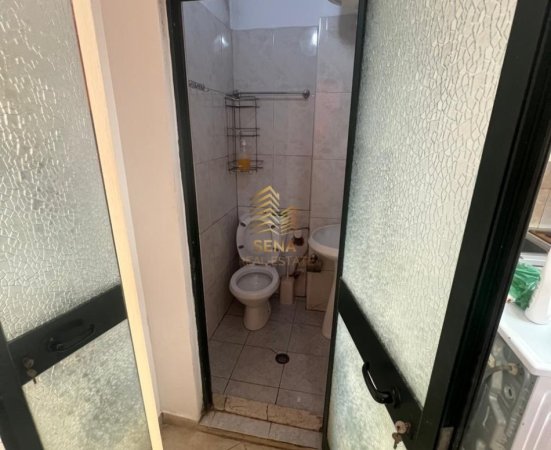 Tirane, jepet me qera garsonier 1+1 Kati 1, 40 m² 300 € (Rruga Muhamed Gjollesha, prane Mullirit)