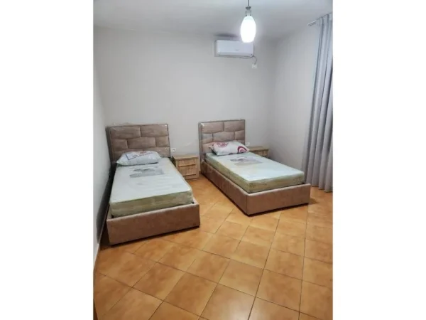 Tirane, jepet me qera apartament 2+1 Kati 2, 105 m² 600 € (Rruga e Kavajes.Tirane)
