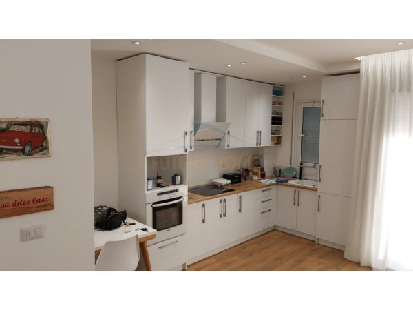 Vlore, shitet apartament 1+1 Kati 2, 62 m² 180.000 € (pranë Marina Bay)