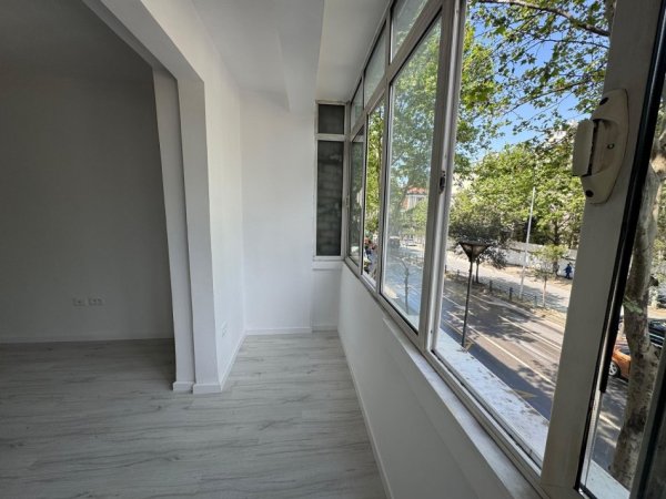 Tirane, shitet apartament 2+1+Ballkon Kati 2, 64 m² 146.000 € (Rruga Asim Vokshi)